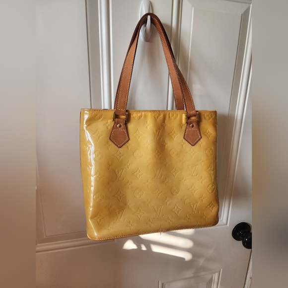 💥AUTHENTIC💥 Louis Vuitton Houston Vernis Monogram Tote - Picture 3 of 14